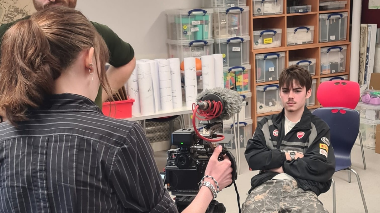 docs-5 Young people filming