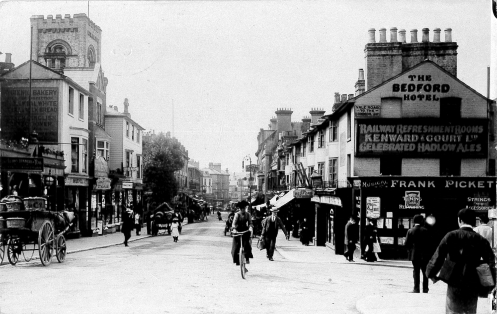 Photograph_of_the_High_Street_c.1905_21 The High Street of Tunbridge Wells c.1905-21